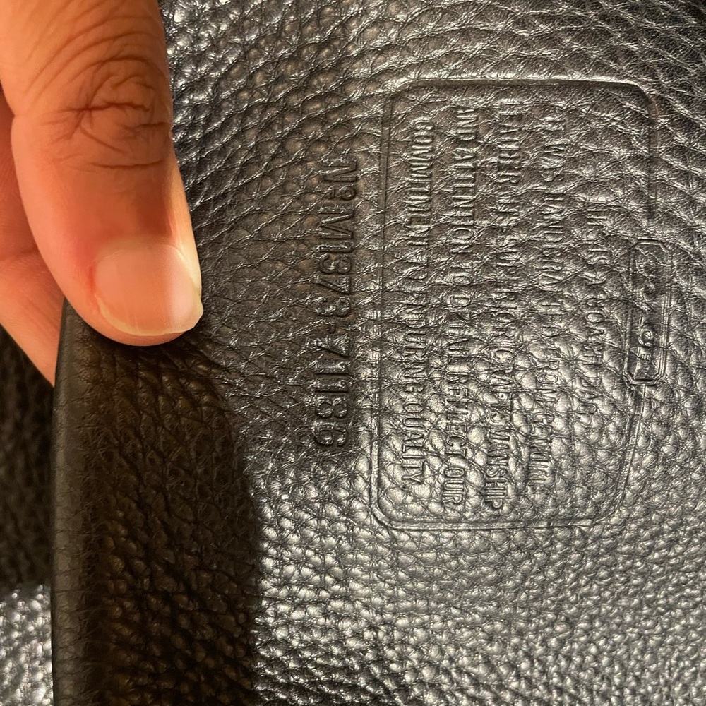 Black pebble leather coach messenger bag. - Picture 4 of 6